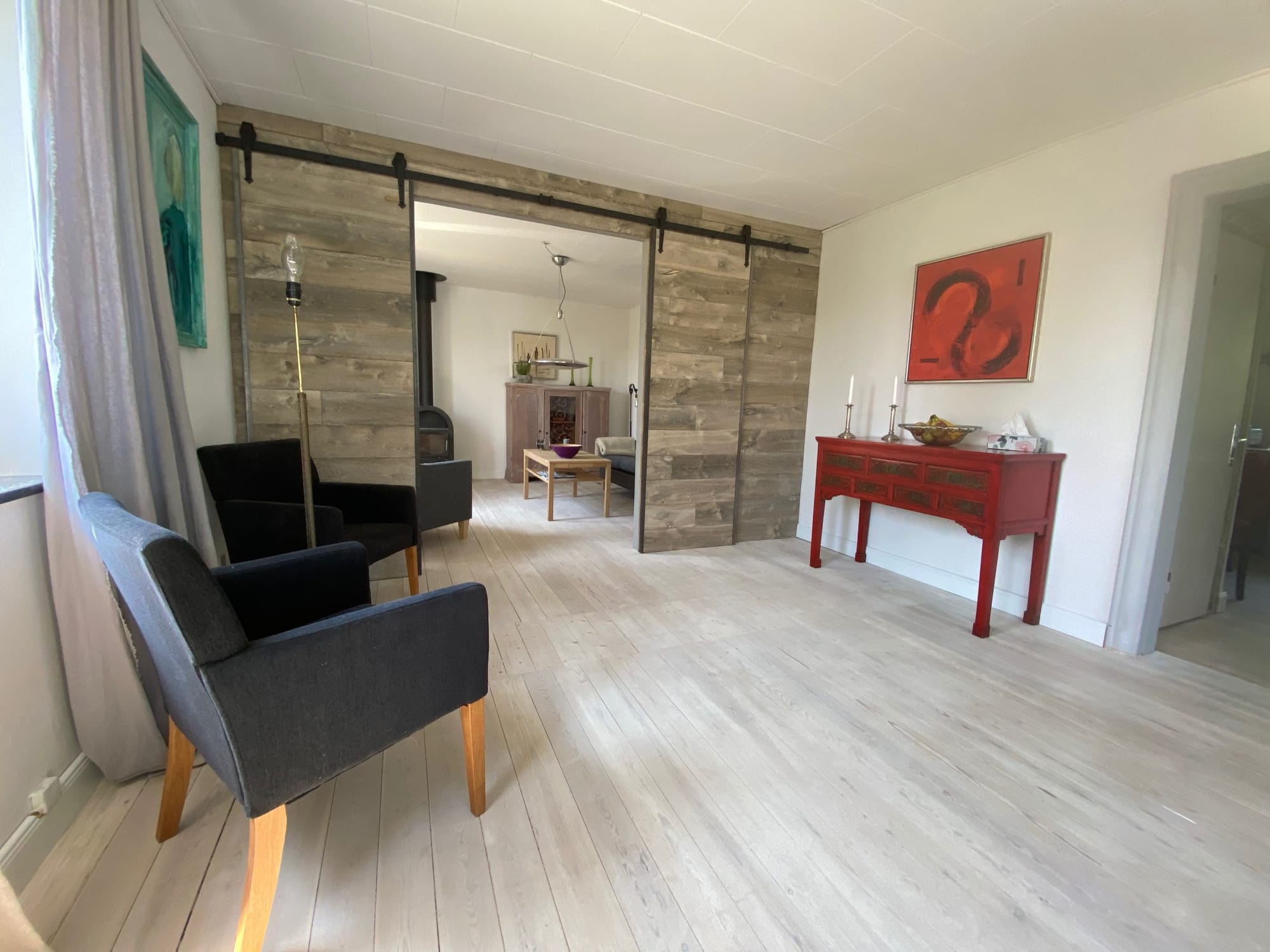 Wohnzimmer mit Brennofen
