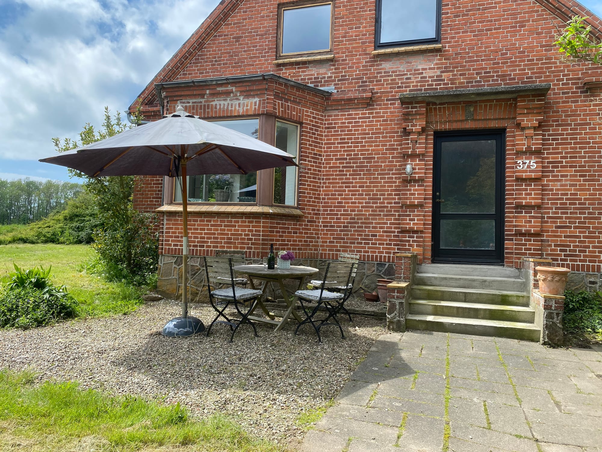 Das rote Backsteinhaus mit Gartenplatz